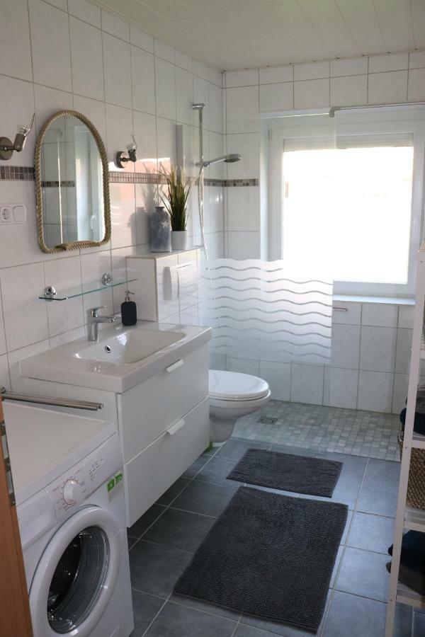 Ferienwohnung Wippsteert - 5 Sterne - Mit Balkon Und Pkw Stellplatz エムデン エクステリア 写真